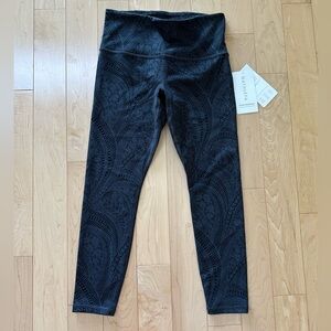 Athleta Elation Textured Tight Size Small